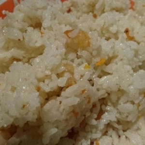 炊飯器にお任せエビピラフ